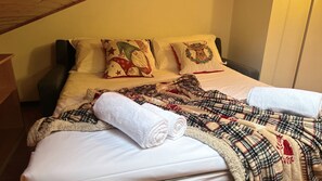 2 bedrooms, free WiFi, bed sheets - Baradello Apartment & Flat by Ca-sa Check (San Pietro)
