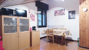Dining - Baradello Apartment by Ca-Sa Check (San Pietro)
