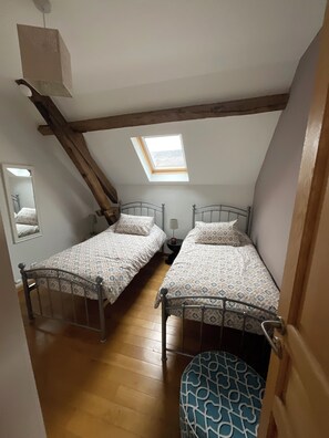 Unclassified image, 5 of 6, button