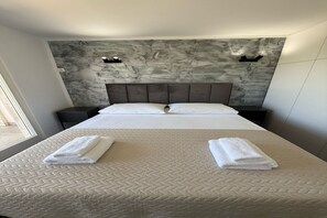 1 bedroom, free WiFi - Elegant Getaway for Couples by the Sea (Sukošan)