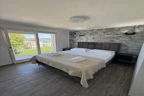 1 bedroom, free WiFi - Elegant Getaway for Couples by the Sea (Sukošan)