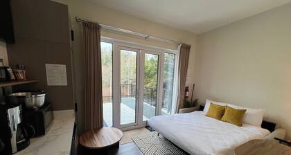Little Bear Den #1-Chic & Cozy Coastal Stay