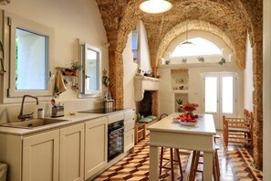 Fridge, coffee/tea maker - Altra Meta Palace by LoveSud (Gagliano del Capo)