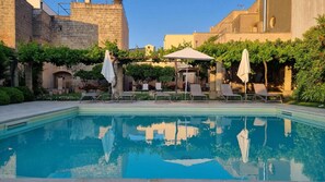 Nicht klassifiziertes Bild, 2 von 67, Schaltfläche