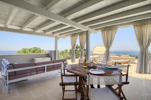 Outdoor dining - Pool Villa Controvento by LoveSud (Torre Vado)