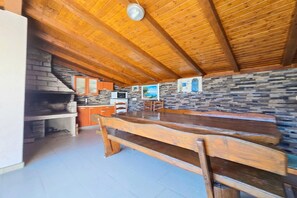 Dining - A Stylish Coastal Zaton Apartment (Zaton)