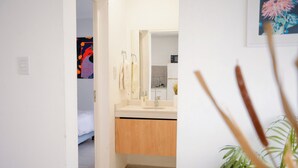 A modern bathroom with a sink, mirror, and towel rack. - Home office apartment with a fully equipped, comfortable desk, Roca (General Roca)