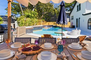 Outdoor dining - Heated Pool•Gym•Sauna•Hot Tub•Fire Pit & 7 Beds! (Seminole)