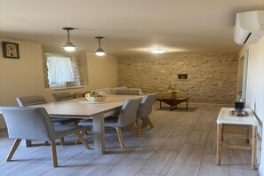 Dining - Villa in a sunny Trbounje zone (Trbounje)