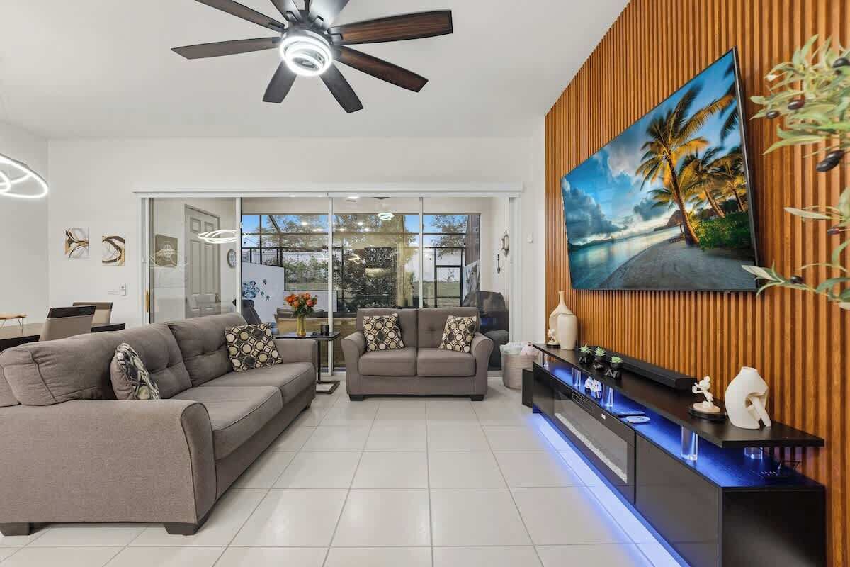 Téléviseur, bureau