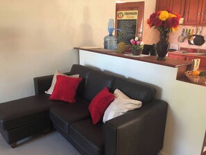 Zimmer, 1 Schlafzimmer, Balkon, Gartenblick | Wohnbereich