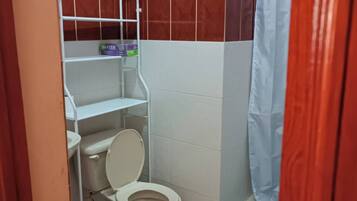 Room, 1 Bedroom, Balcony, Garden View | Bilik Mandi