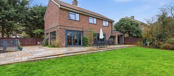 Luxury 5BR Home | Pool, Games Room & Easy London Access