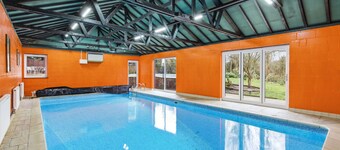 Luxury 5BR Home | Pool, Games Room & Easy London Access