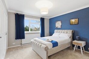 5 chambres, fer et planche à repasser, Wi-Fi, draps fournis