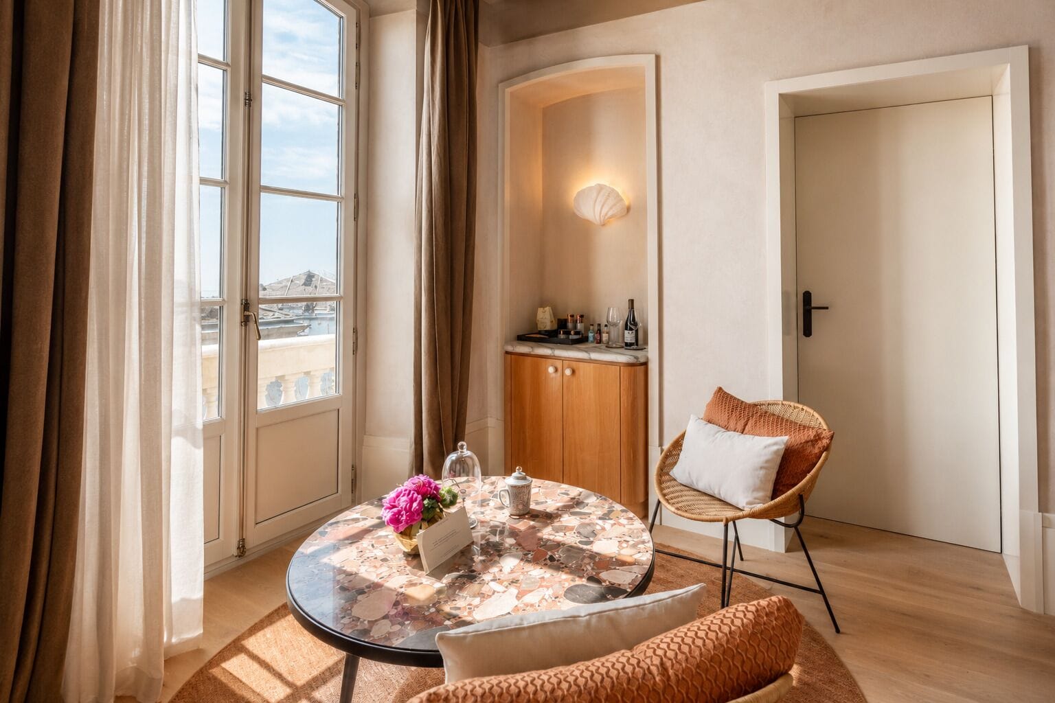 Suite, Sea View | In-room safe, desk, laptop workspace, blackout drapes