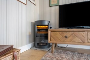 Cottage, 1 Bedroom, Non Smoking | Interior - Pools Cottage 5 - The Racquet Room (Coventry)