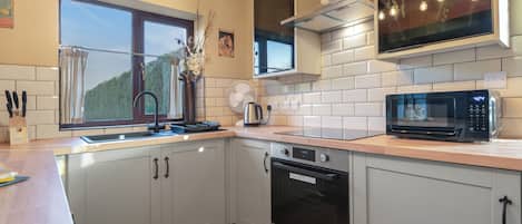 Cottage, 1 Bedroom, Non Smoking | Private kitchen | Full-size fridge, microwave, oven, stovetop