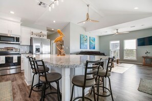 Fridge, microwave, oven, stovetop - High Tide: All-day Fishing, Quick East Bay Access (Sargent)