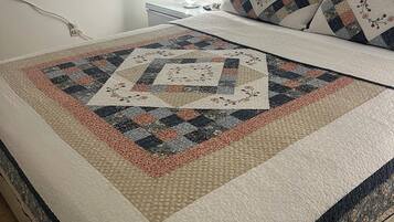 2 soverom, strykejern/-brett, wi-fi og sengetøy