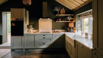 House, 3 Bedrooms, Patio, Garden View | Interior