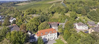 Holiday Home “Kavalierhaus – Burg Heppingen” with Wi-Fi