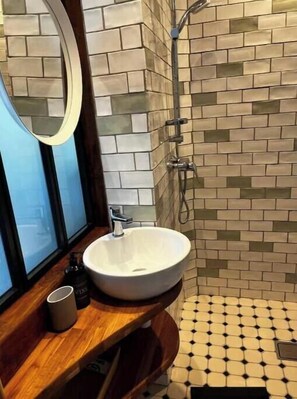 Shower, hair dryer, towels, soap - Bol d'air Normandie (Capelle-les-Grands)
