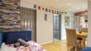 1 bedroom, individually decorated, individually furnished, free WiFi