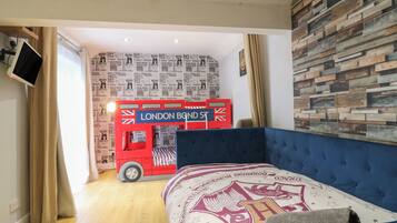 1 kamar tidur dan didekorasi berbeda-beda