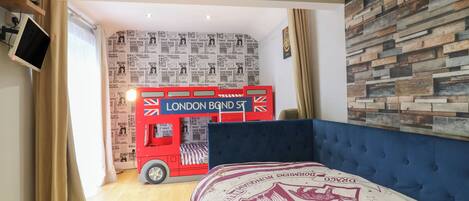 1 bedroom, individually decorated, individually furnished, free WiFi