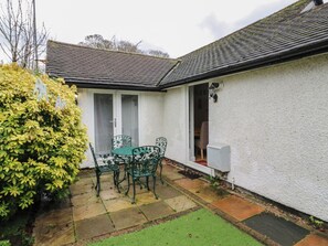 Outdoor dining - The Enchanted House (Watford)