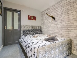 1 bedroom, individually decorated, individually furnished, free WiFi - The Enchanted House (Watford)