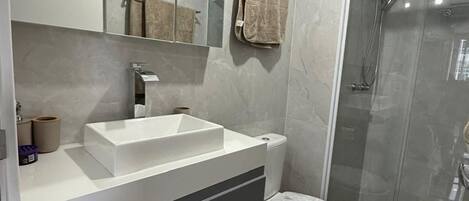 Håndklær og toalettpapir