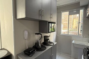 Fridge, microwave, oven, stovetop - 2-BEDROOM APARTMENT IN DOWNTOWN SÃO PAULO NEAR 25 DE MARÇO AND SANTA EFIGENIA (São Paulo)