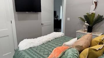 3 bedrooms, iron/ironing board, internet