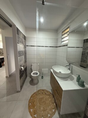 Unclassified image, 5 of 15, button