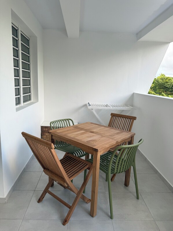 Unclassified image, 1 of 15, button