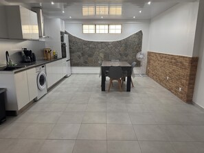 Fridge, microwave, oven, stovetop - Large detached villa to discover (RIVIERE PILOTE)