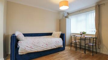 1 kamar tidur dan didekorasi berbeda-beda