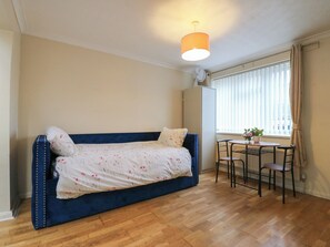 1 Schlafzimmer, individuell dekoriert, individuell eingerichtet