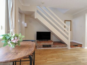 Interior - Headmasters Hollow (Watford)