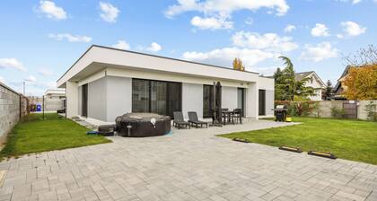 Air-conditioned Apartment House with Jacuzzi, 9B