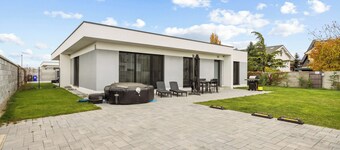 Air-conditioned Apartment House with Jacuzzi, 9B