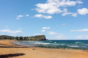 Beach nearby - Peninsula Sky Walk to Beach Cafs and Golf (Avalon Beach)