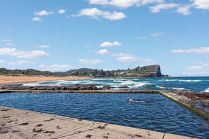 Pool - Peninsula Sky Walk to Beach Cafs and Golf (Avalon Beach)