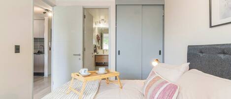 1 bedroom, desk, iron/ironing board, WiFi