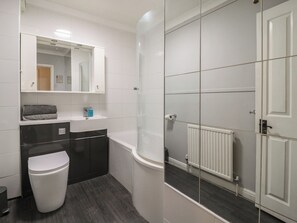 Shower, hair dryer - Wizard's Hideaway (Watford)