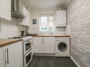 Keittoastiat/astiat/ruokailuvälineet