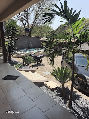 Property grounds. Hotel Vale do Rio