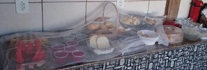 Free daily full breakfast  - Hotel Vale do Rio (Sao Goncalo do Abaete)
